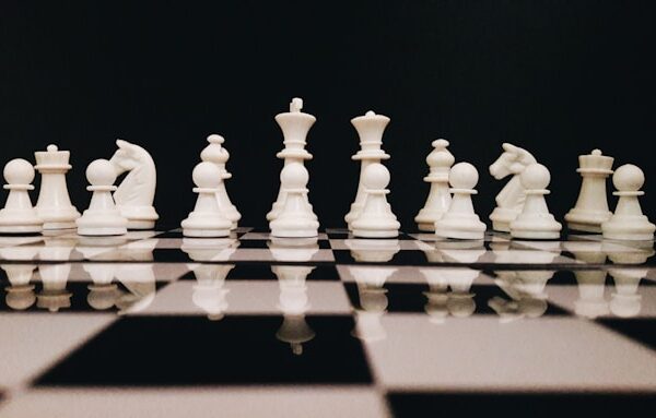 Strategic Thinking in CS2 Skin Case Openings vs. Chess Tactics